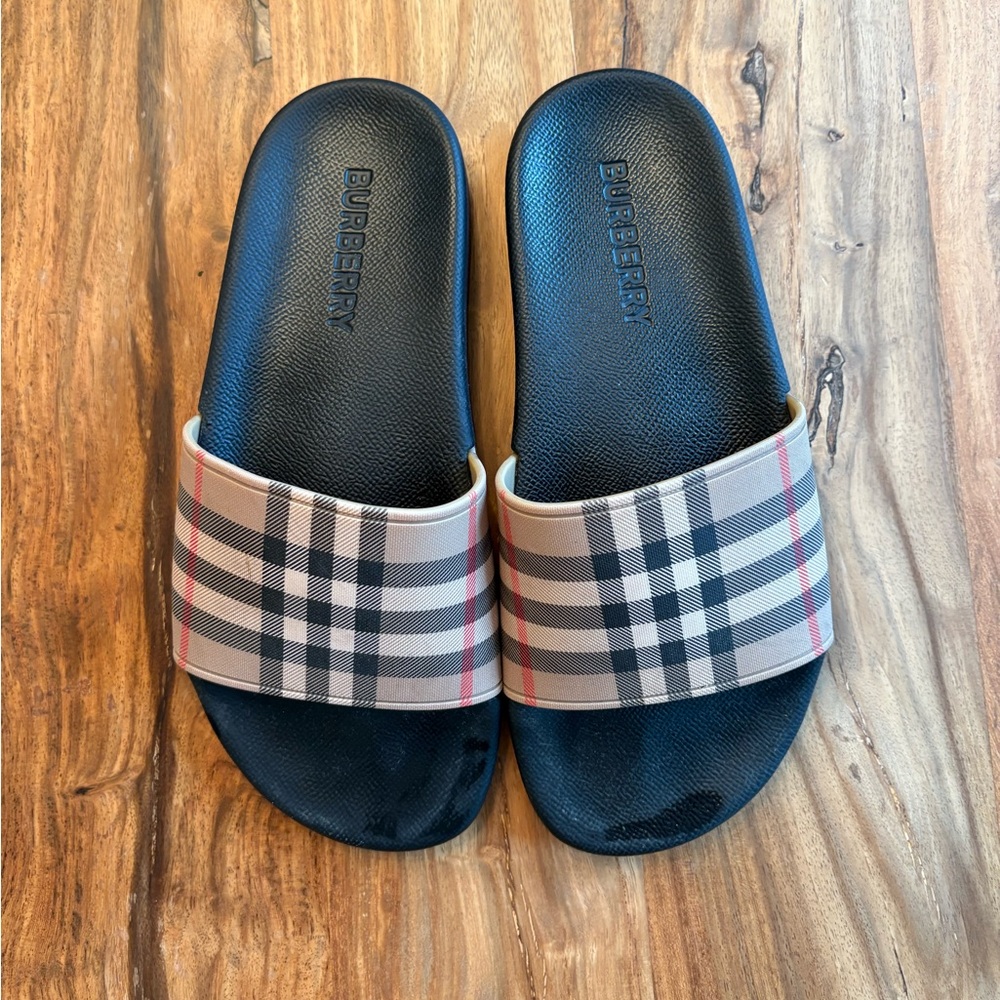 Last Pair! Authentic Burberry Black and Tan Beach Sandals Pool Slides Size 37